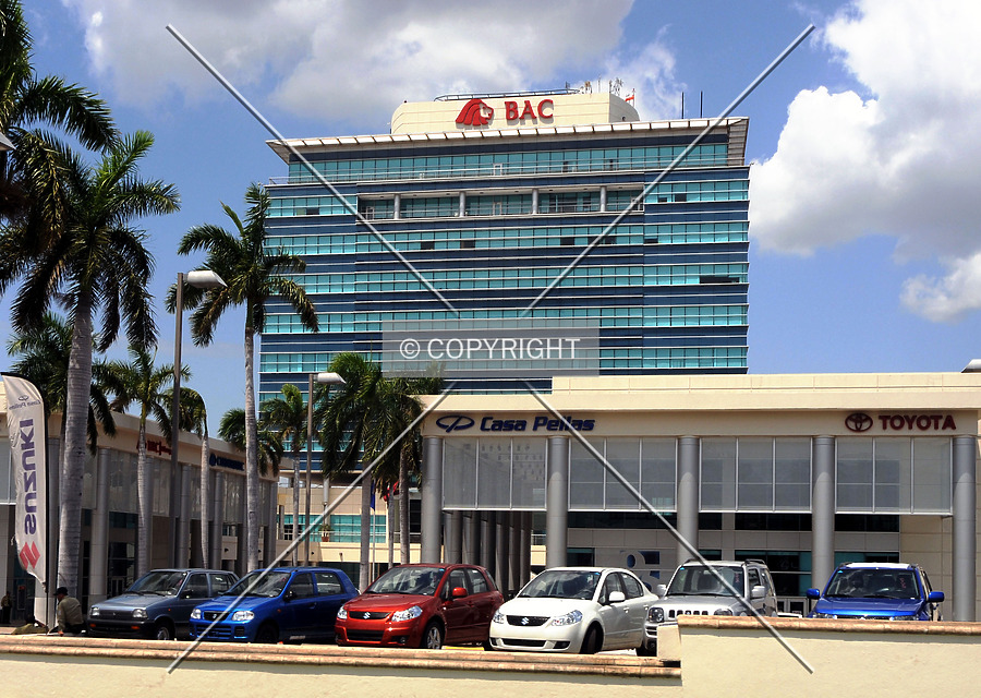 Edificio Pellas by Jorge Molina