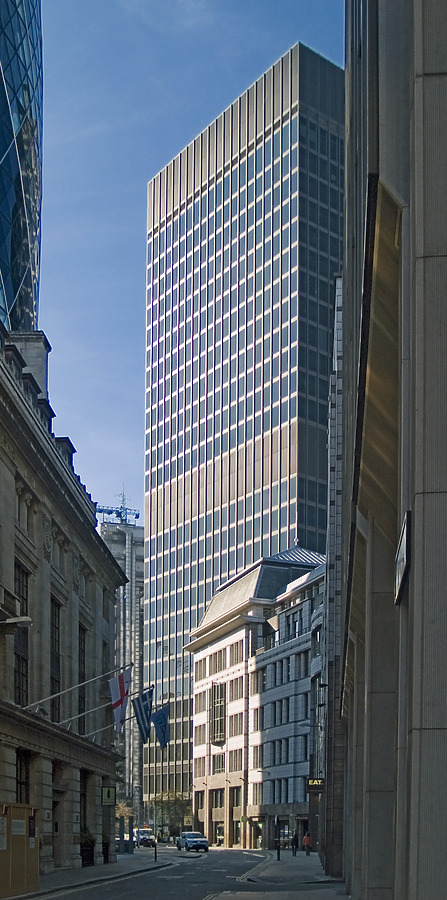 Aviva Tower by Cesar Serrano