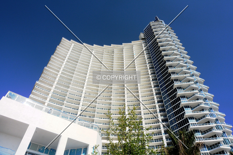 Paramount Bay at Edgewater Square by Jorge Molina