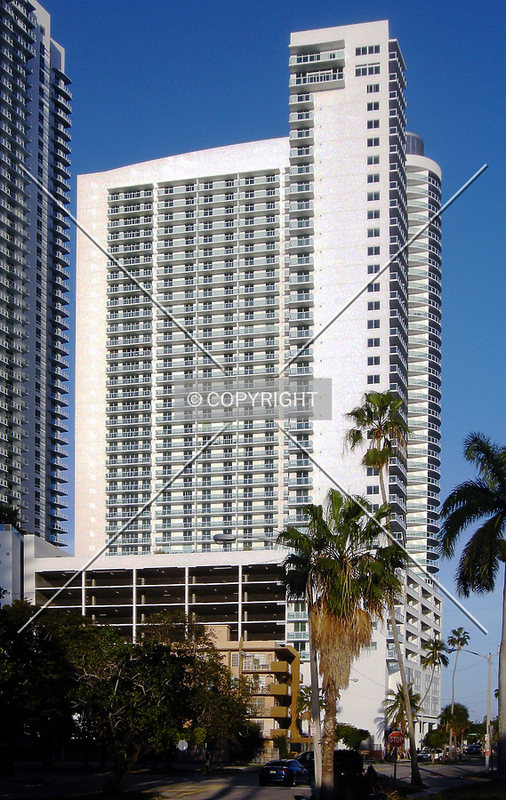 1800 Club by Jorge Molina