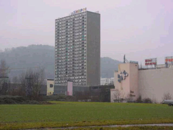 Shopping Center Hochhaus 7