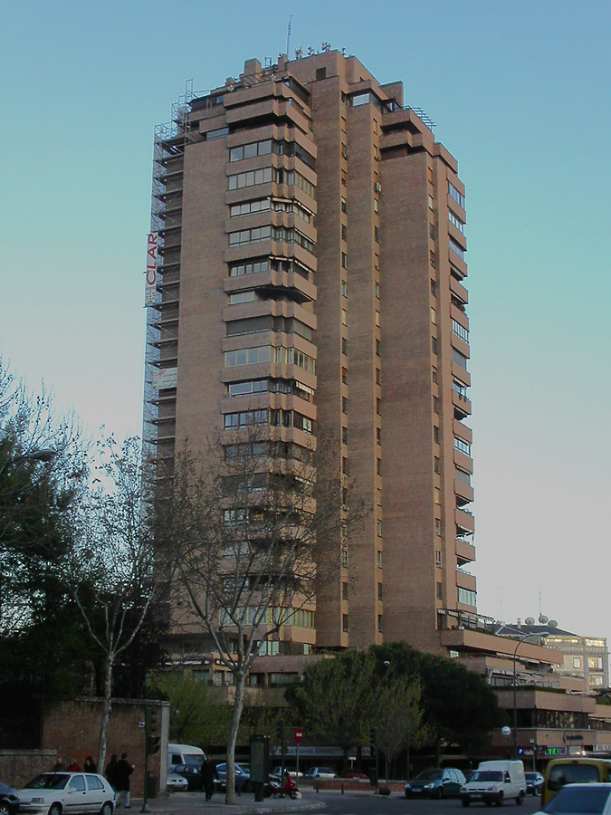 Torre Retiro by Cesar Serrano