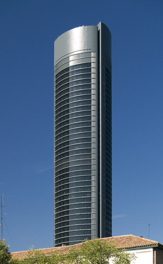 Torre Sacyr Vallehermoso by Cesar Serrano