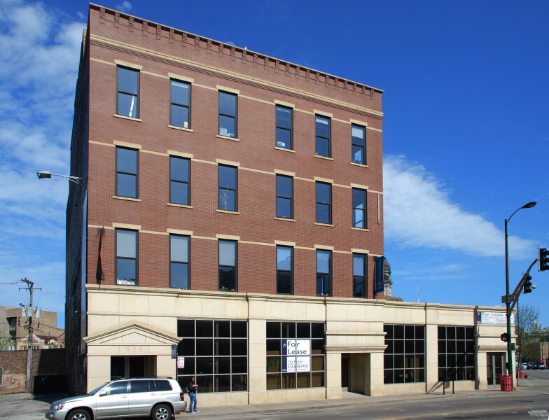805 North Milwaukee Avenue