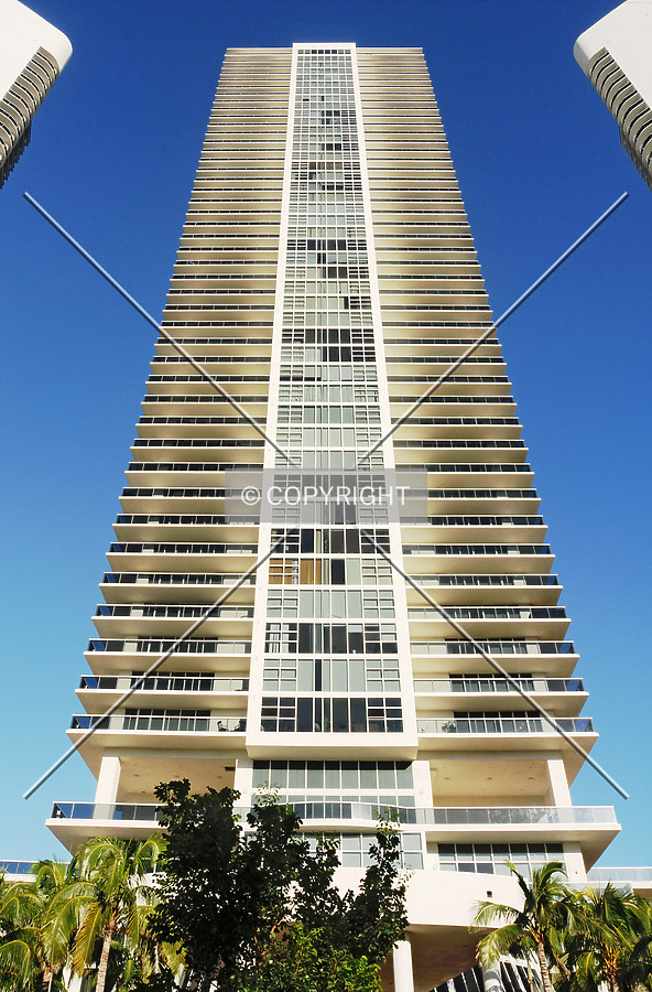 The Beach Club Tower 2 by Jorge Molina