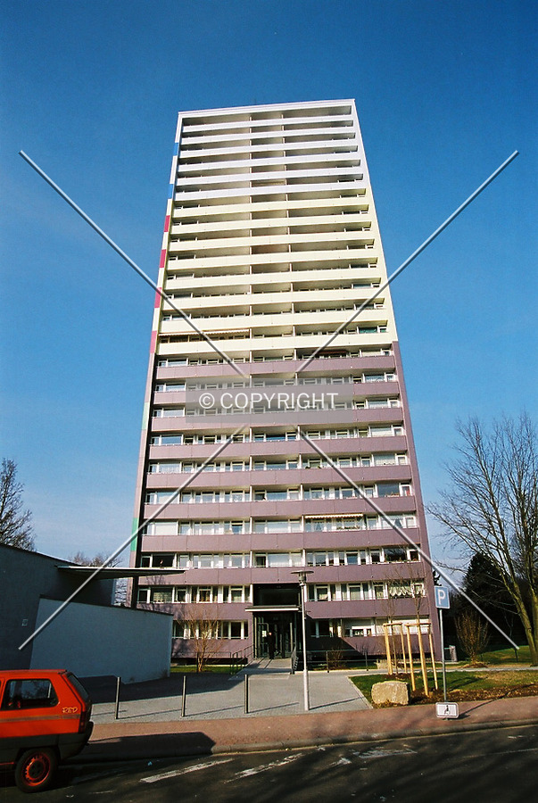 Hindemithstraße 39 by Nephilim