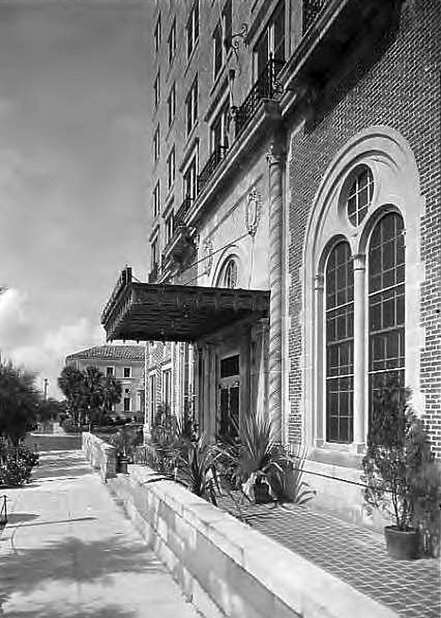 Sarasota County Terrace Building by Burgert Brothers/ Courtesy, Tampa-Hillsborough County Public Library System