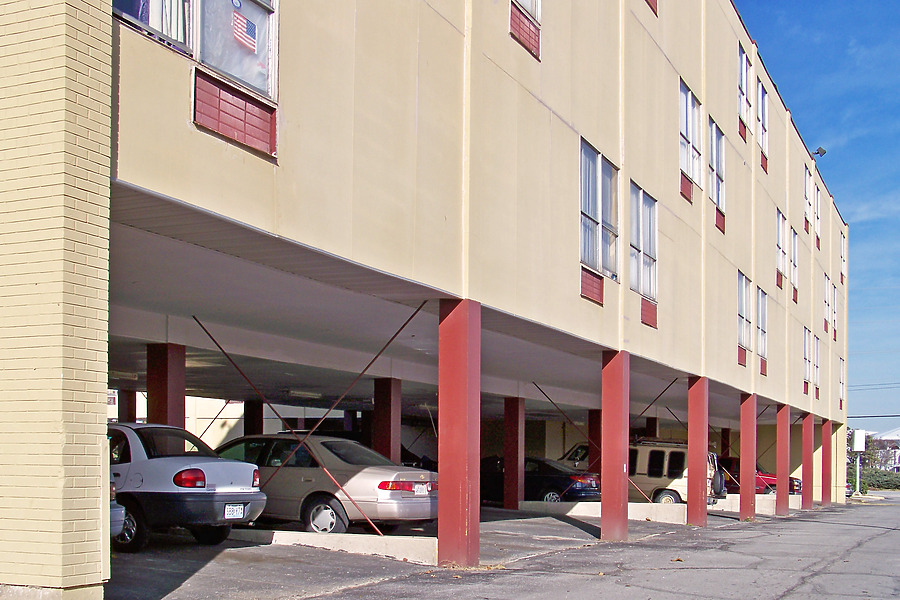 Northwest Airport Inn East Building by Ryan Hildebrand