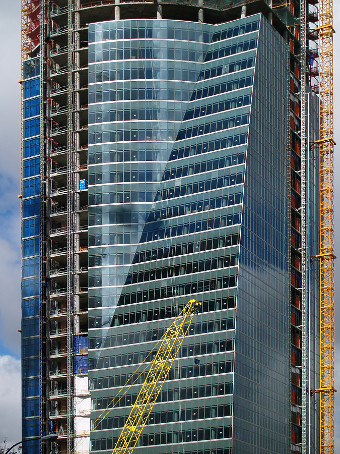 Torre Espacio by Cesar Serrano
