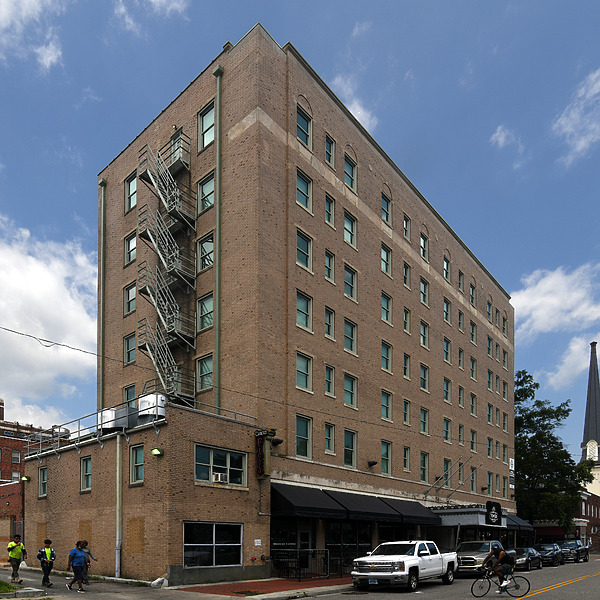 Hawthorn at the Governor Dinwiddie by John W, Cahill