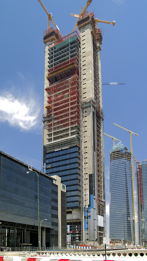 Torre Caja Madrid by Cesar Serrano