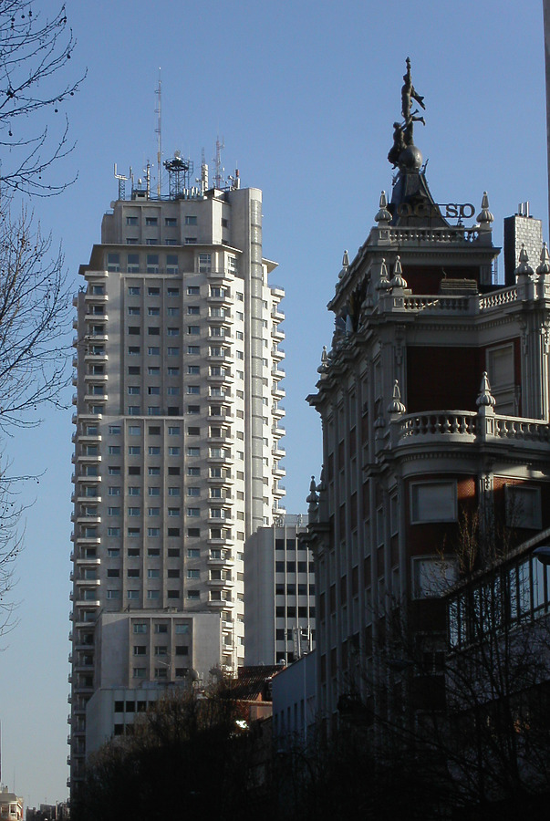 Torre de Madrid by Cesar Serrano