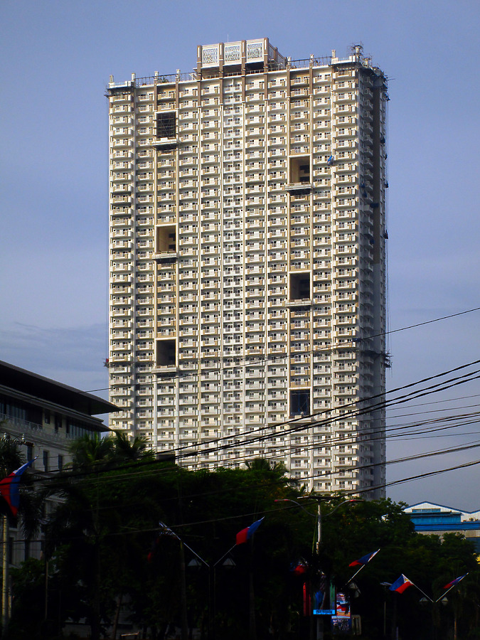 Torre de Manila by Daniel Kieckhefer