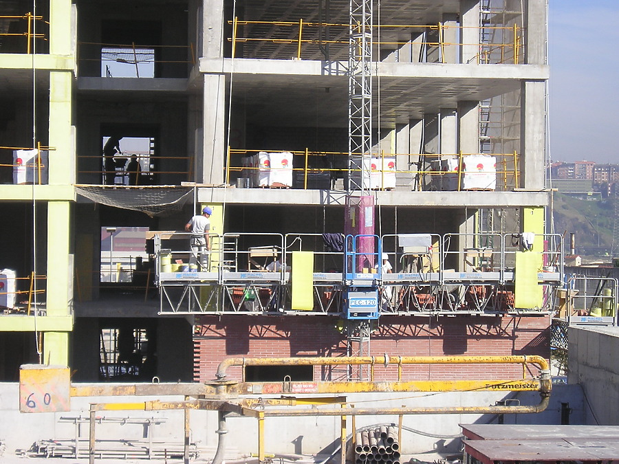 Torre Vallehermoso by Mikel Allende