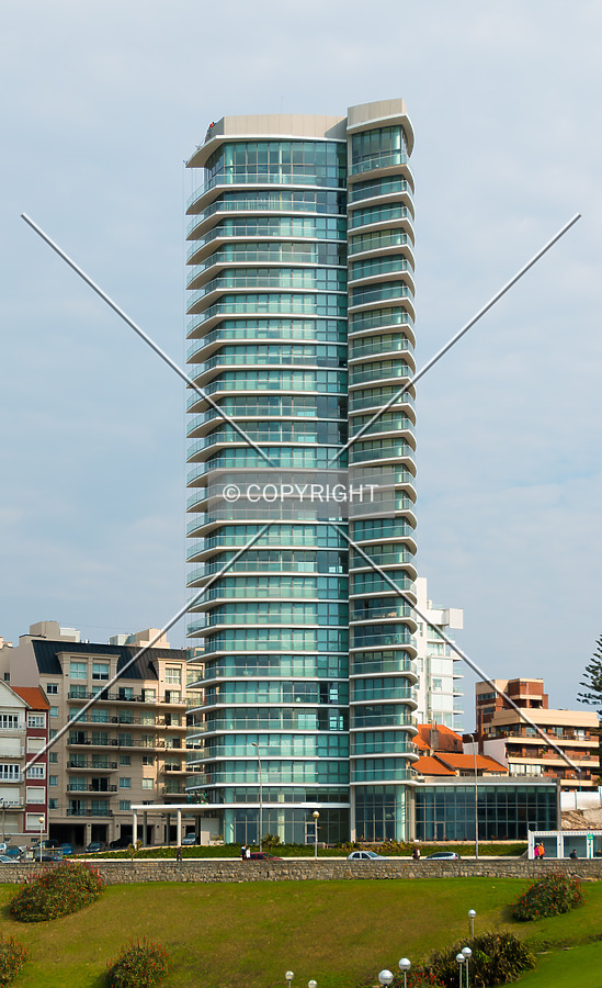 Maral Explanada, torre 1 by Maximiliano Buono