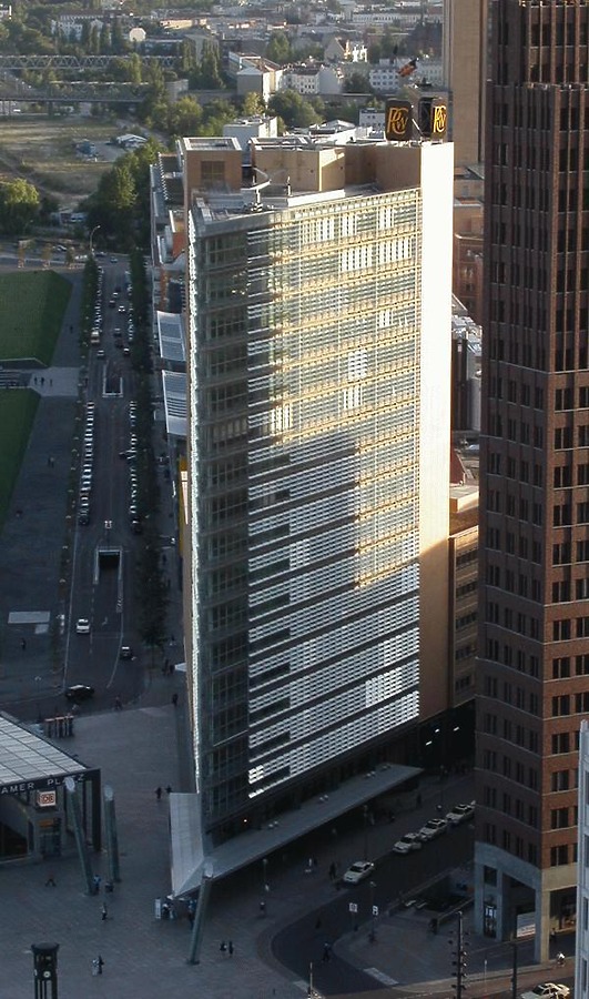 Potsdamer Platz 11 by Cesar Serrano