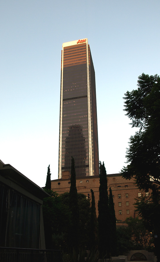Aon Center by Marshall Gerometta