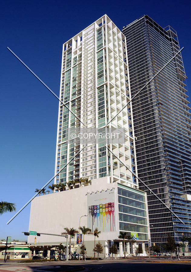 Ten Museum Park by Jorge Molina