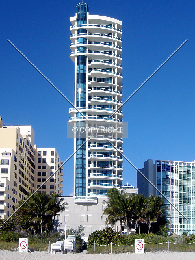 CapoBella Condominium by Jorge Molina