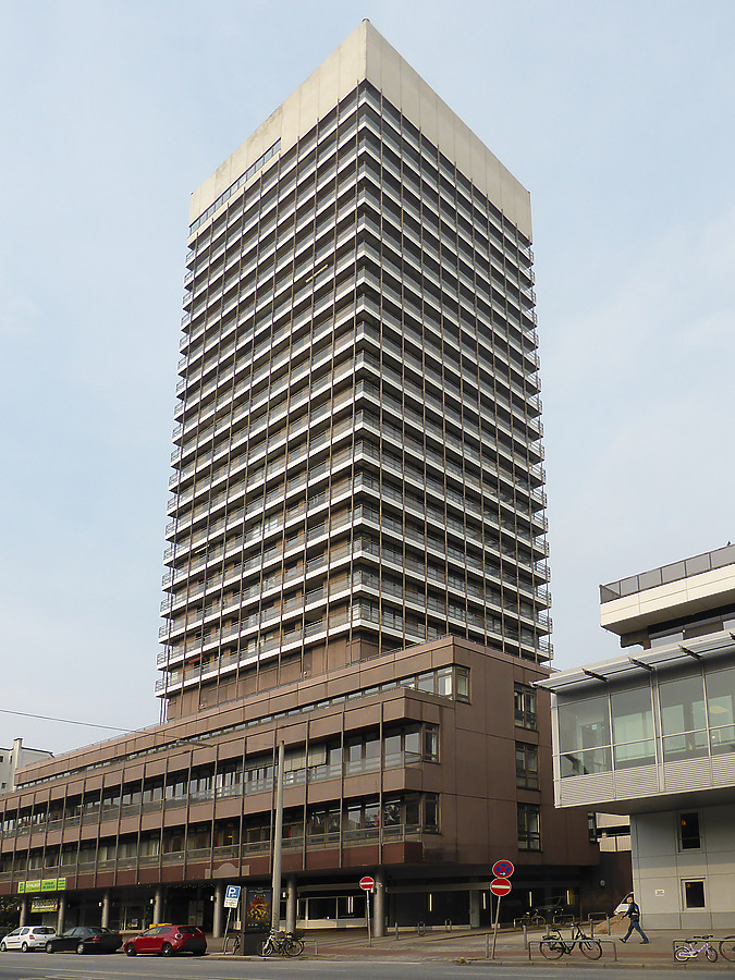 Mundsburg Turm II by Der Hamburger