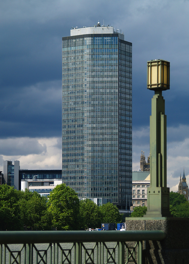 Millbank Tower by Cesar Serrano