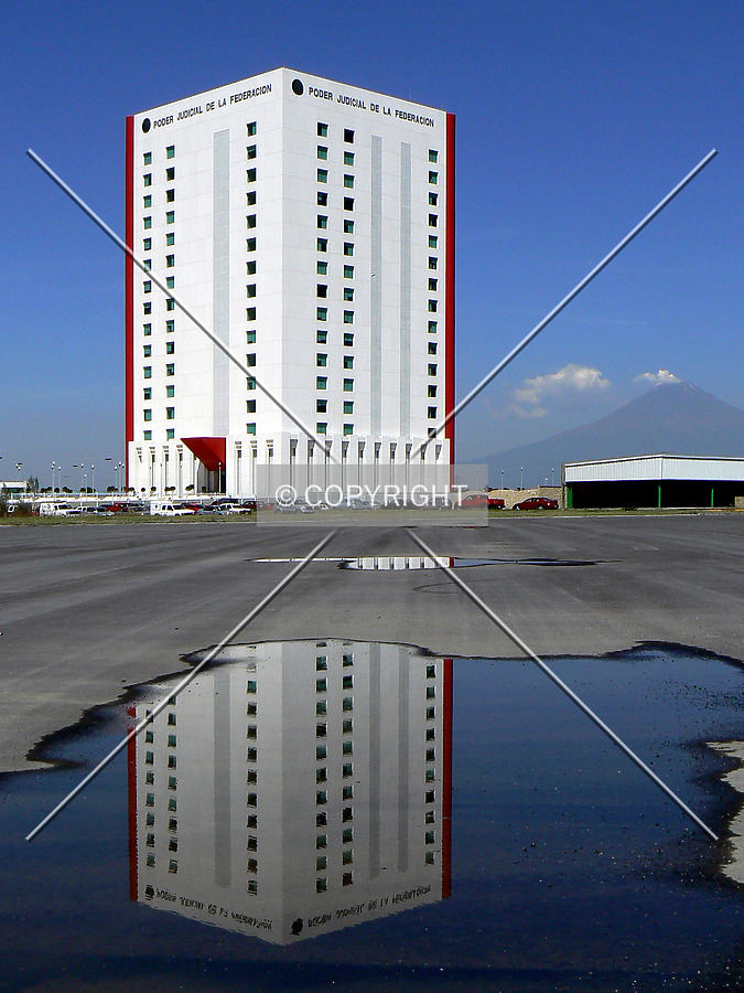 Palacio de Justicia Federal by Luis Ibáñez