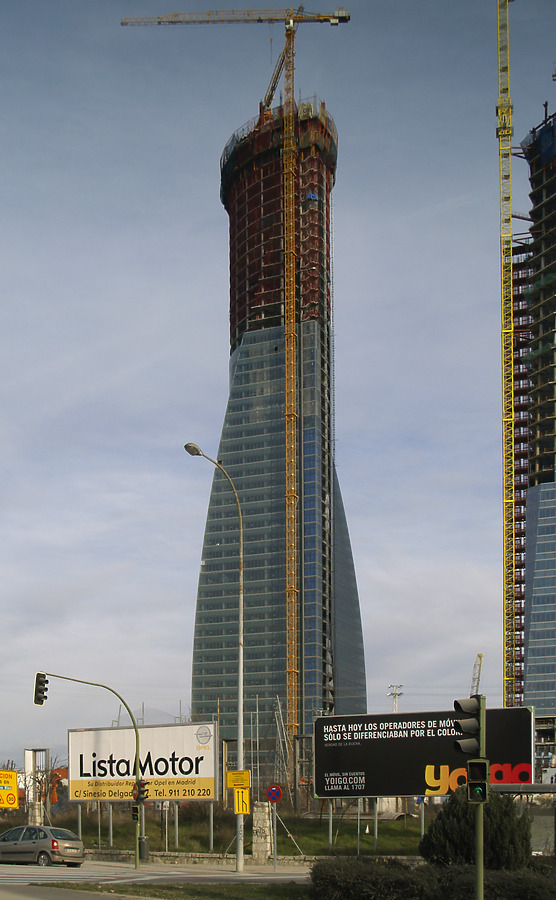 Torre Espacio by Cesar Serrano