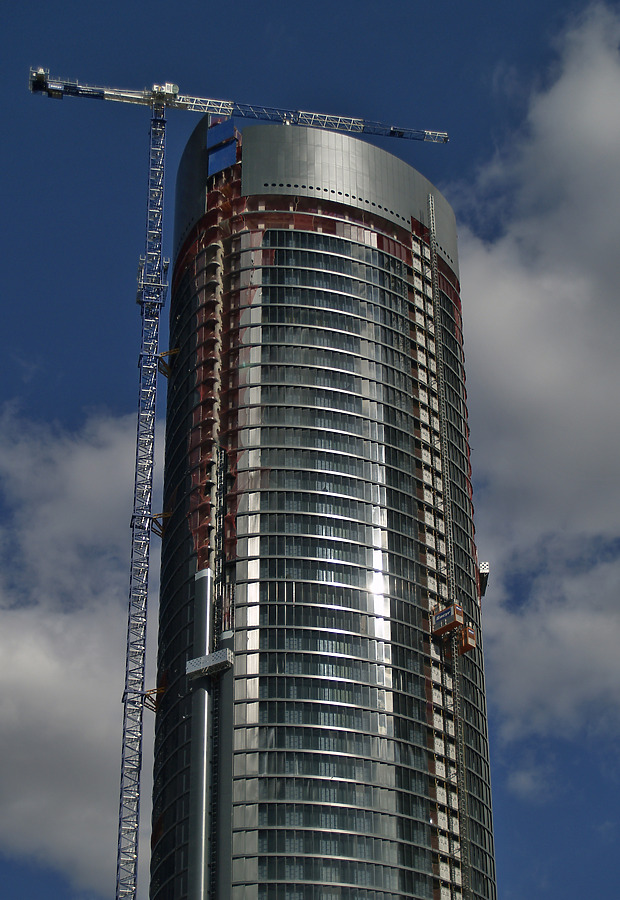Torre Sacyr Vallehermoso by Cesar Serrano