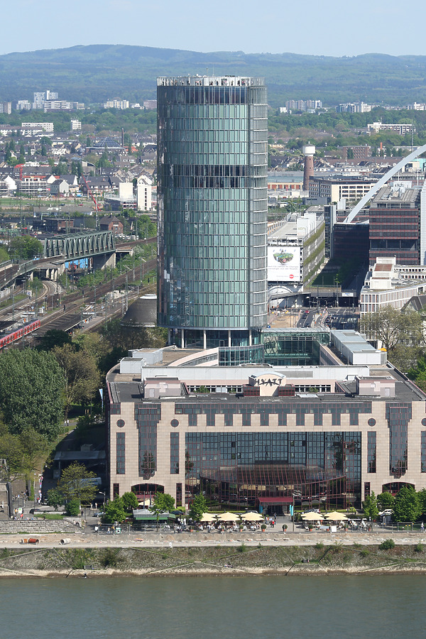 KölnTriangle by Michiel van Dijk