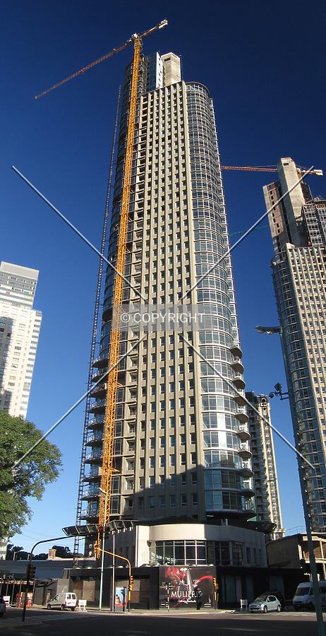 Mulieris torre Norte by Maximiliano Buono