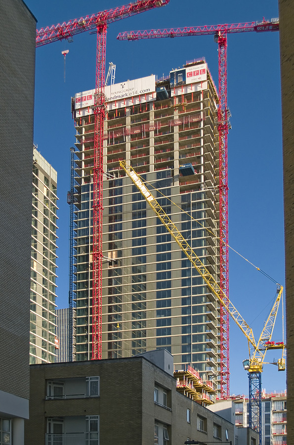 The Landmark East Tower by Cesar Serrano