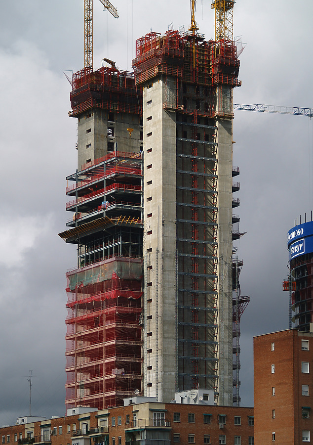 Torre Caja Madrid by Cesar Serrano