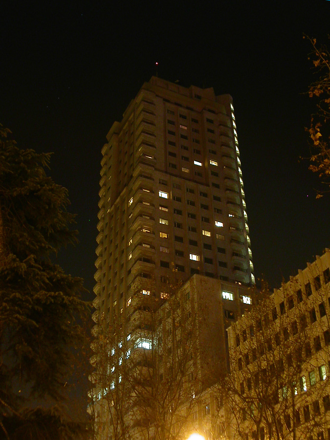 Torre de Madrid by Cesar Serrano