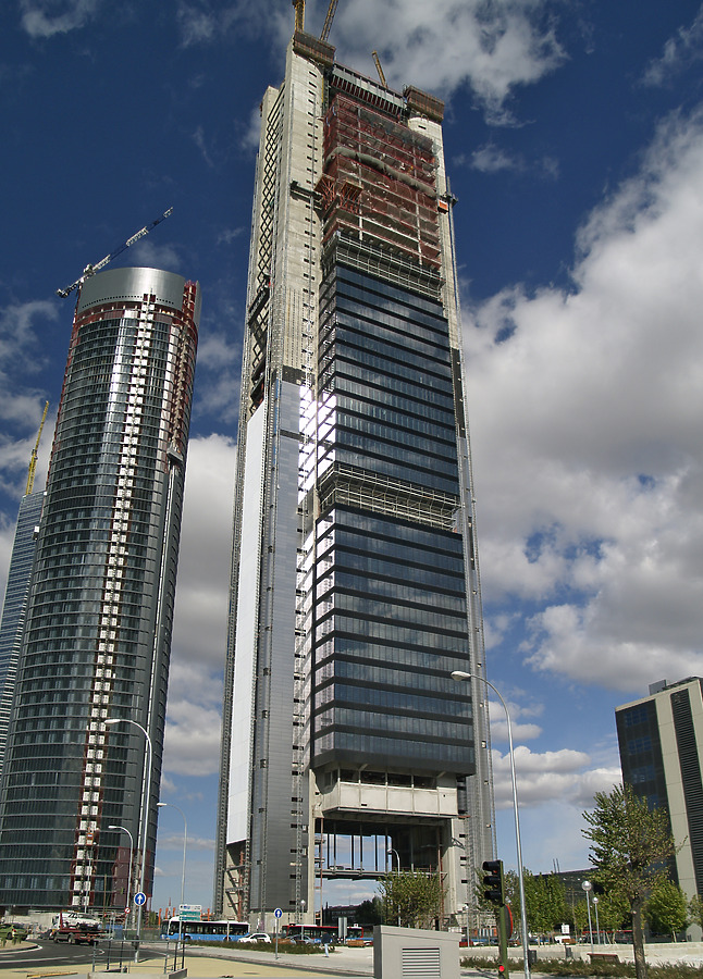 Torre Caja Madrid by Cesar Serrano