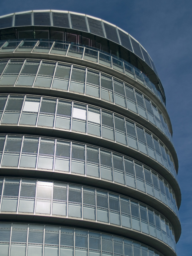 London City Hall by Cesar Serrano