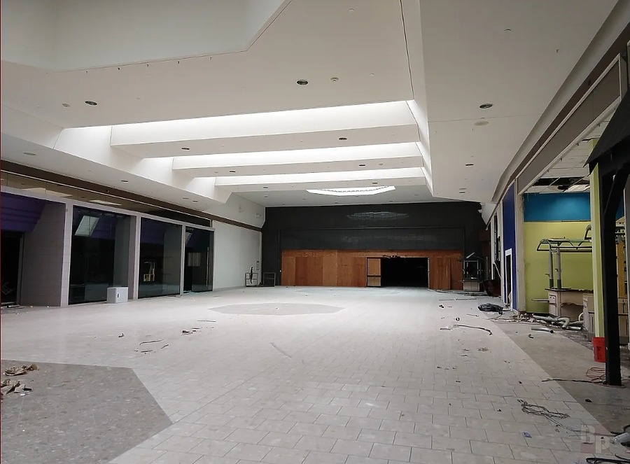 Jamestown Mall by Retailpocalypse