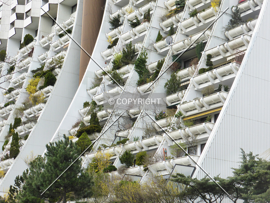Wohnpark Alterlaa - Block B3-B8 by Nephilim