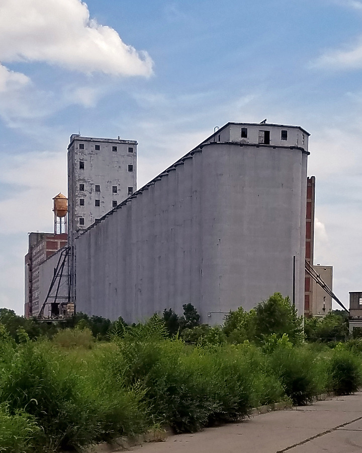 Pillsbury Flour Mills - Storage Tanks and Headhouse by Ryan Hildebrand