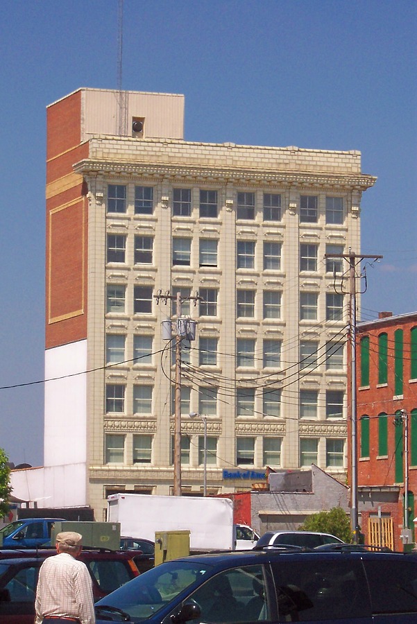 Bank of America Building by Ryan Hildebrand