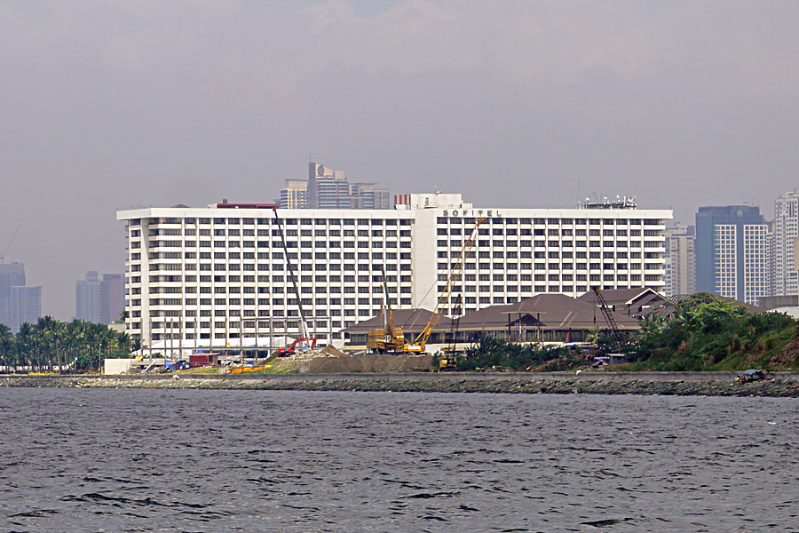Sofitel Philippine Plaza Manila by Ryan Hildebrand