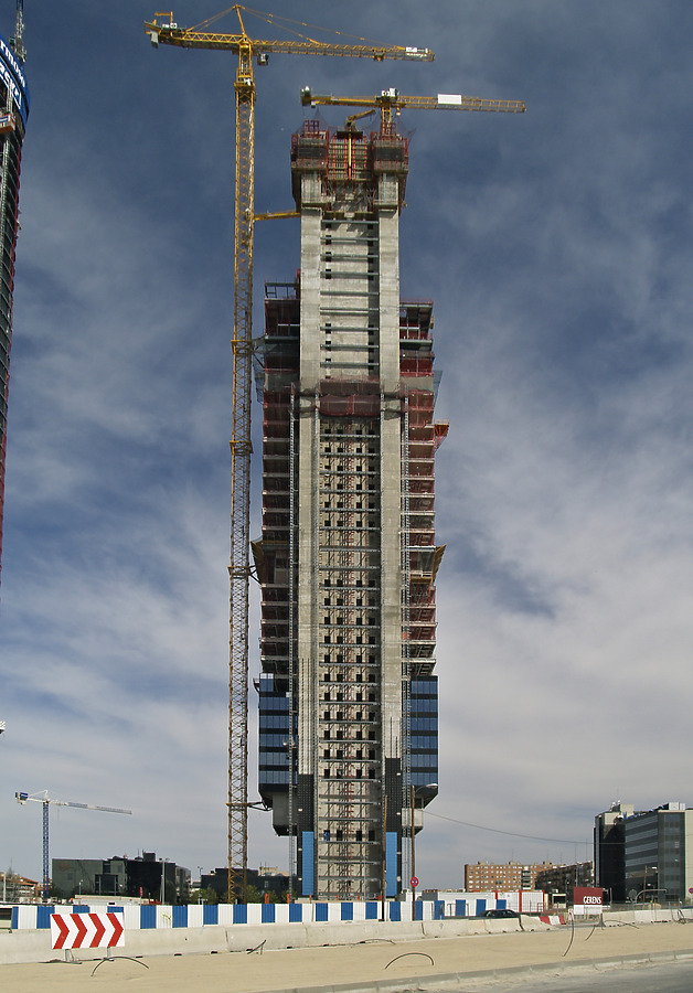 Torre Caja Madrid by Cesar Serrano