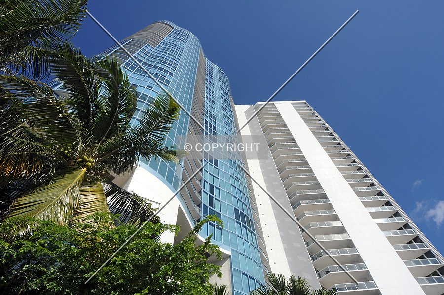 Las Olas River House by Jorge Molina