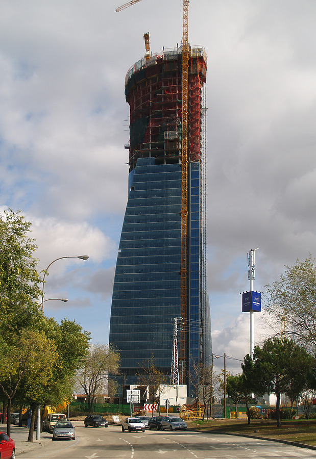 Torre Espacio by Cesar Serrano