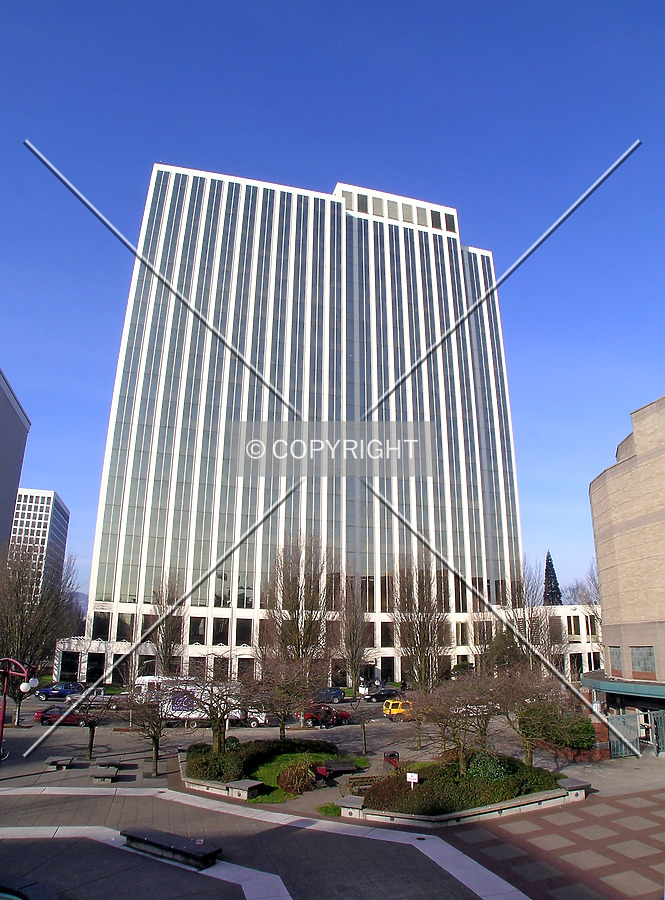 Lloyd Center Tower by Serdica