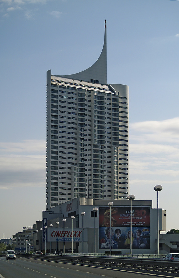 Hochhaus Neue Donau by Cesar Serrano