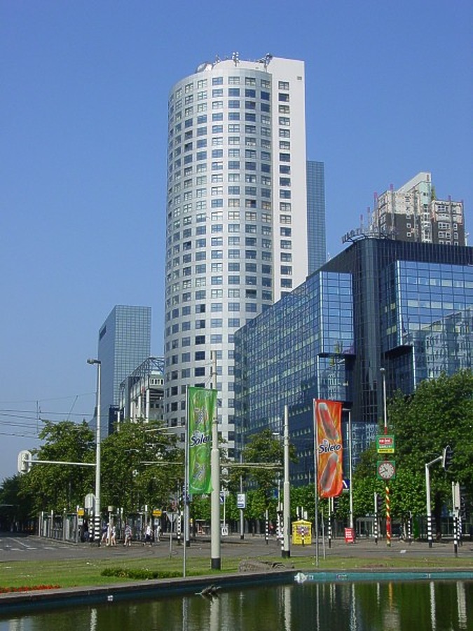 Weenatoren by Michiel van Dijk