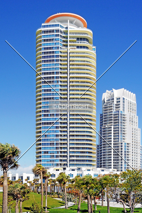 Continuum on South Beach, South Tower by Jorge Molina