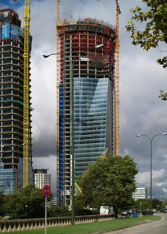 Torre Espacio by Cesar Serrano