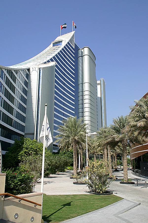 Jumeirah Beach Hotel by Michiel van Dijk