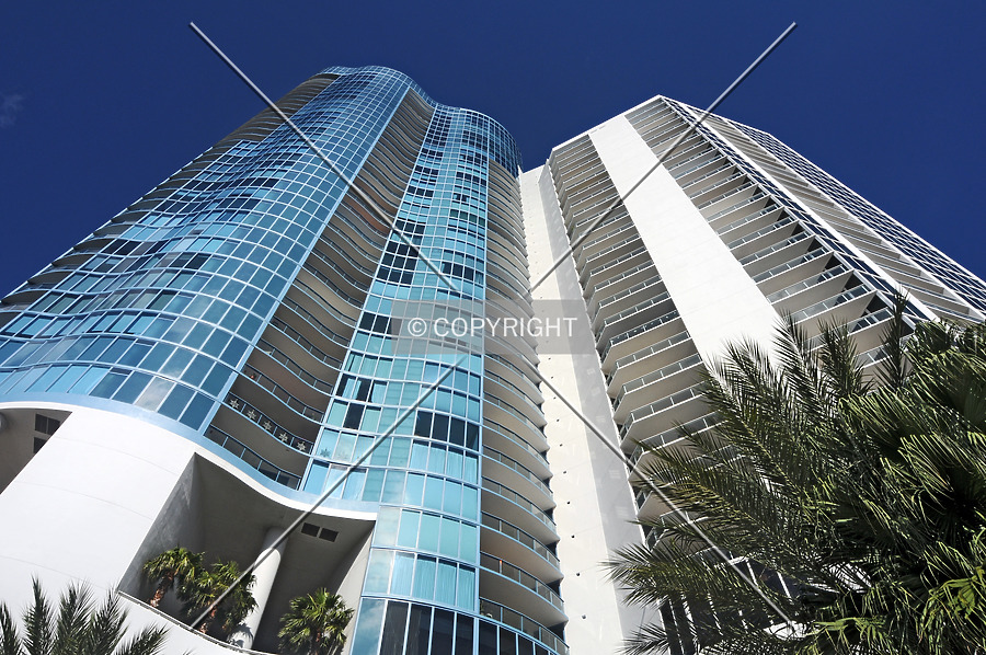 Las Olas River House by Jorge Molina